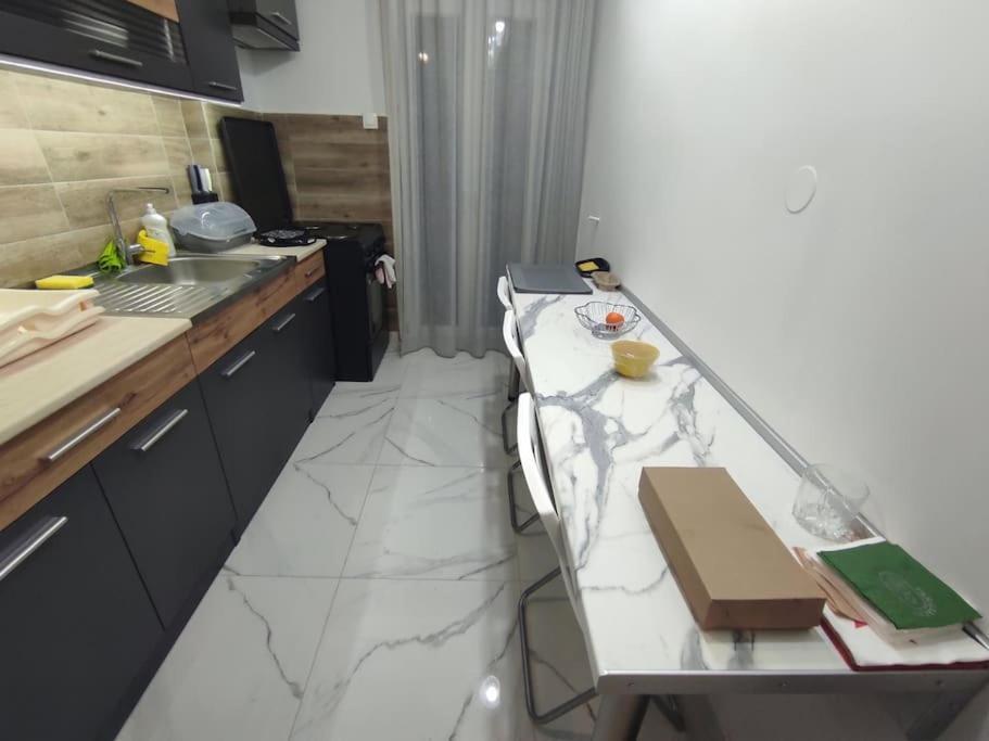 Lux Appartment , 3 Rooms Full Extra , City Center Солун Екстериор снимка