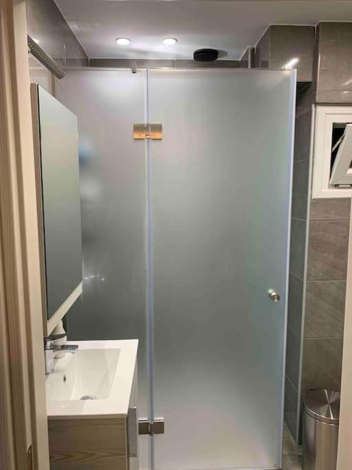 Lux Appartment , 3 Rooms Full Extra , City Center Солун Екстериор снимка
